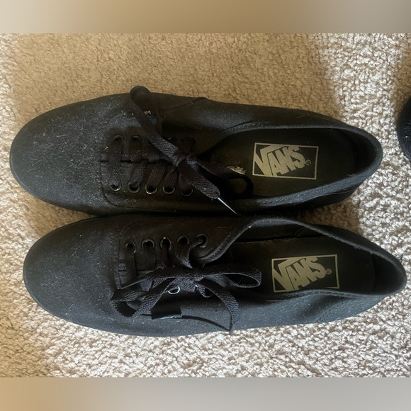 Vans - Picture 3 of 5